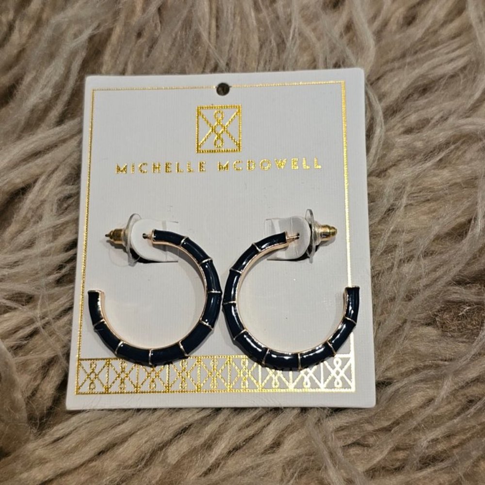 MICHELLE MCDOWELL NWT navy blue hoop earrings with gold accents - Picture 3 of 4